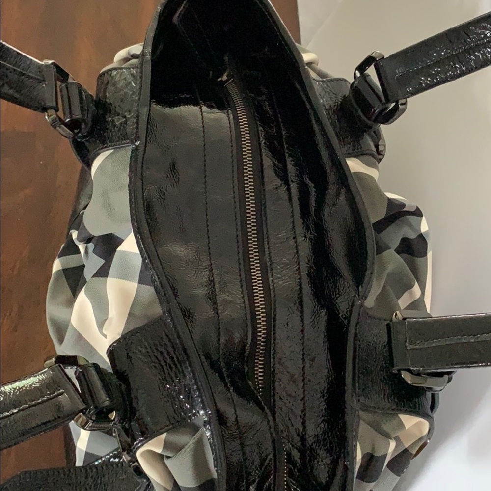 Authentic Burberry bag. - Picture 2 of 5